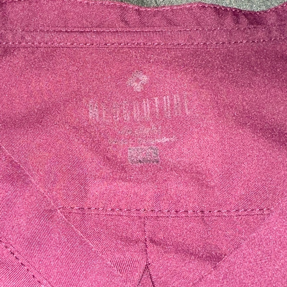 Med Couture Insight Women's 2-Pocket V-Neck Scrub Top in Wine - Picture 2 of 7